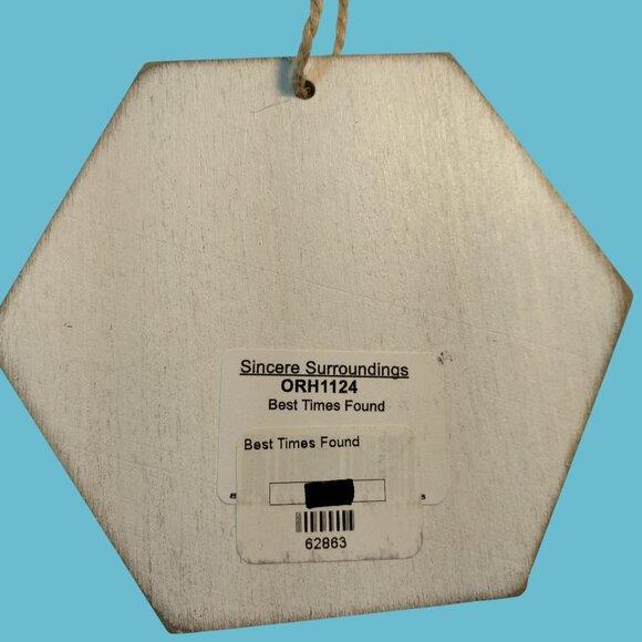 Sincere Surroundings Wood Ornament Pine Holly  Best Times Found Friends Family - Picture 4 of 4